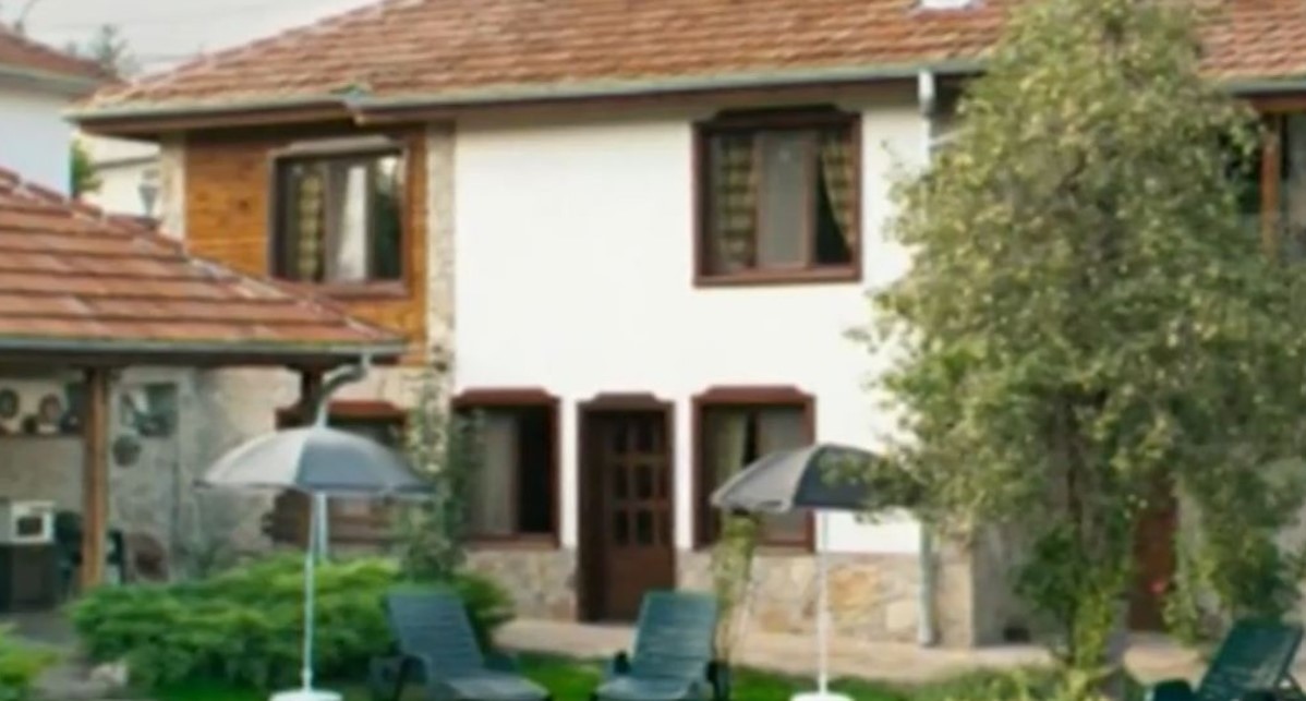 Къща за гости в село Леденик с капацитетът за 17